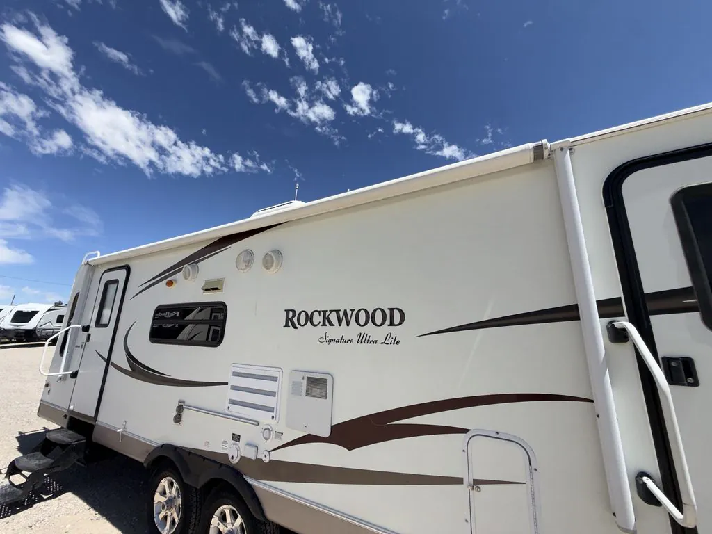 2010 Forest River Rockwood Signature Ultra Lite 8314BSS - Photo 4