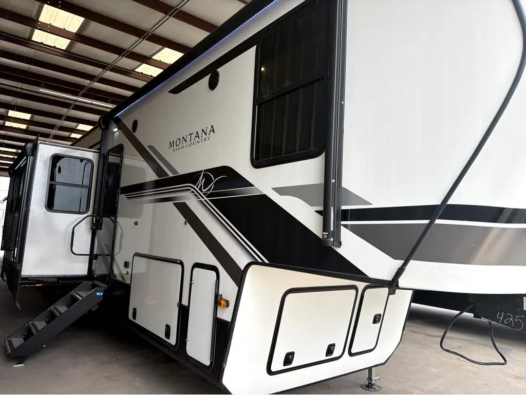 2025 Keystone Montana High Country 381TB - Photo 3