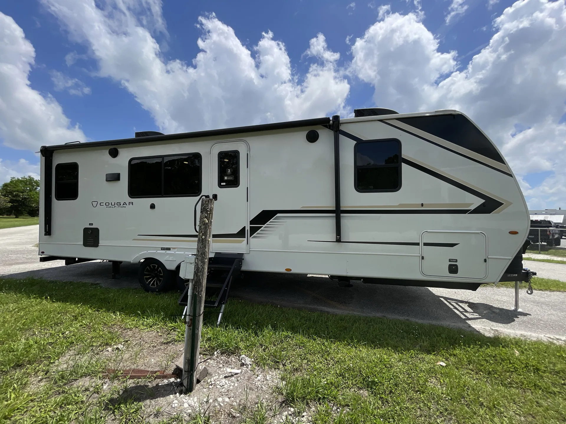 2026 Keystone Cougar Half-Ton 26LBW - Photo 2