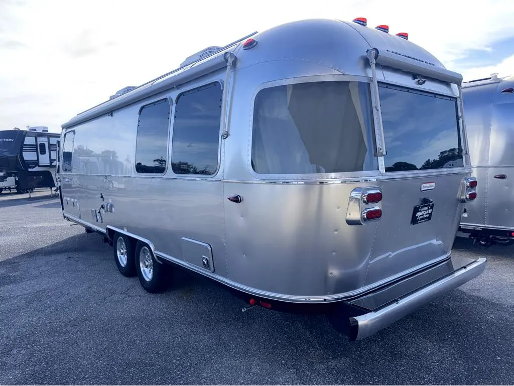 2026 Airstream International 27FB - Photo 4