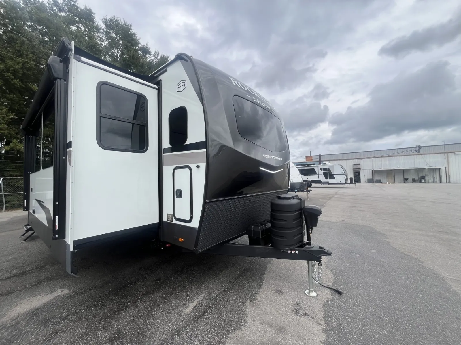 2026 Forest River Rockwood Signature 8339FK - Photo 2