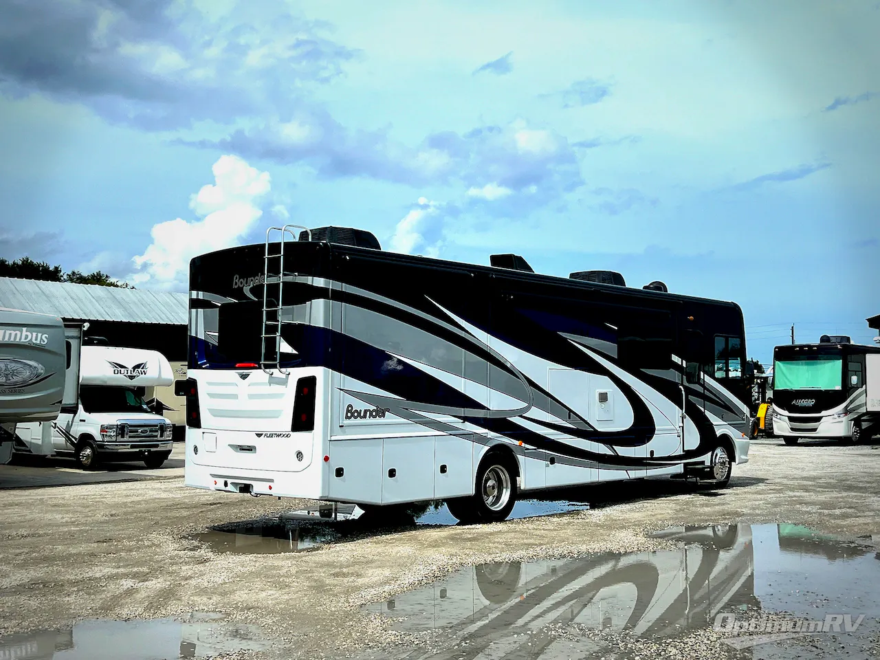 2020 Fleetwood Bounder 35P - Photo 3