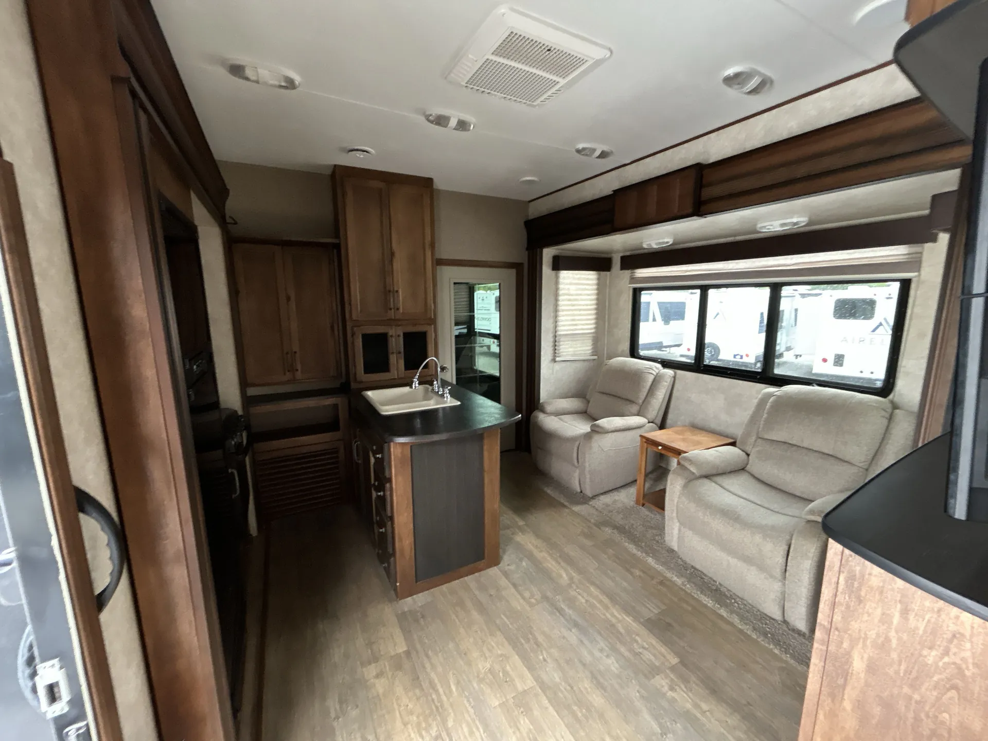 2015 Keystone Carbon 33 — living area main