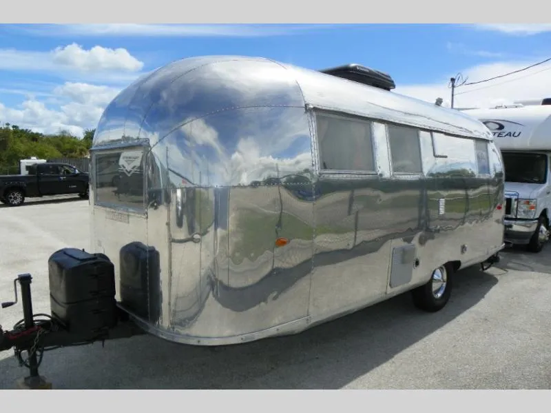 2026 Airstream AIRSTREAM Used   FLYING CLOUD 22 - Photo 3