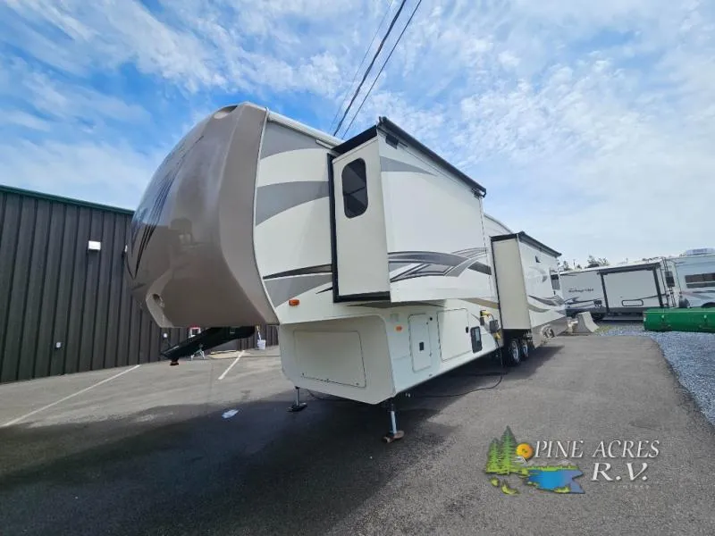 2016 Forest River RV Cedar Creek Hathaway Edition Used    36CKTS (Hampton, NB) - Photo 2