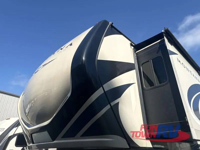 2019 Keystone Montana High Country 385BR - Photo 4