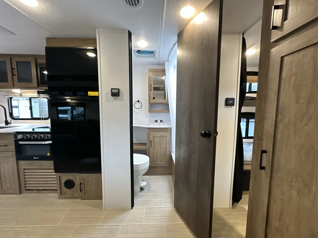 2024 Coachmen Freedom Express Select 29SE, Photos photo 24