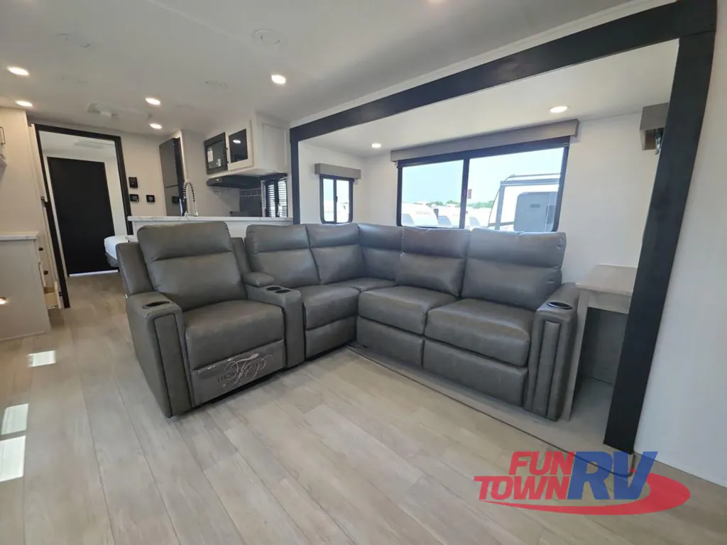 2026 Forest River Solaire 3300FLBS, Photos photo 13