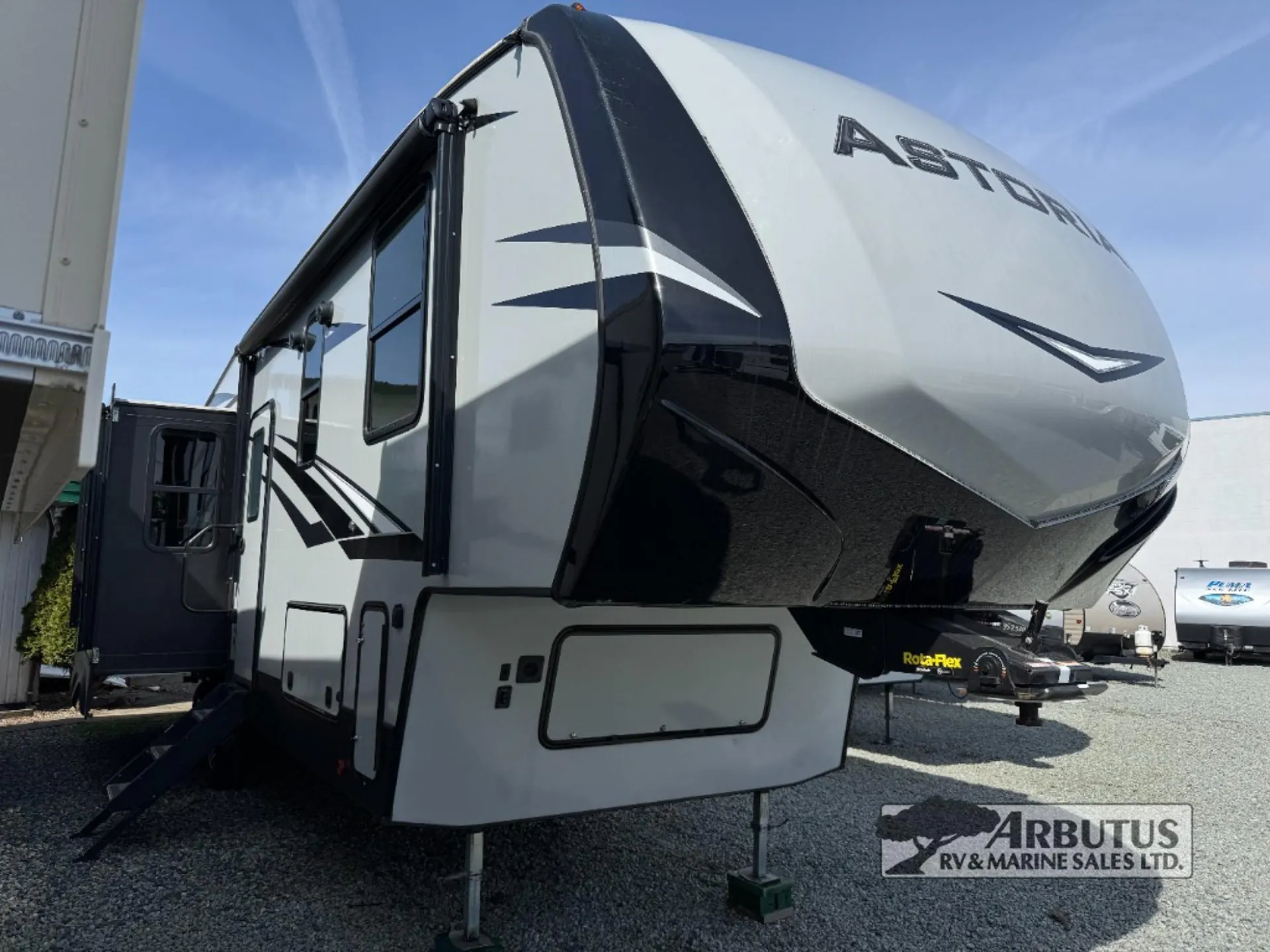 2020 Dutchmen Astoria 2993RLF - Photo 2