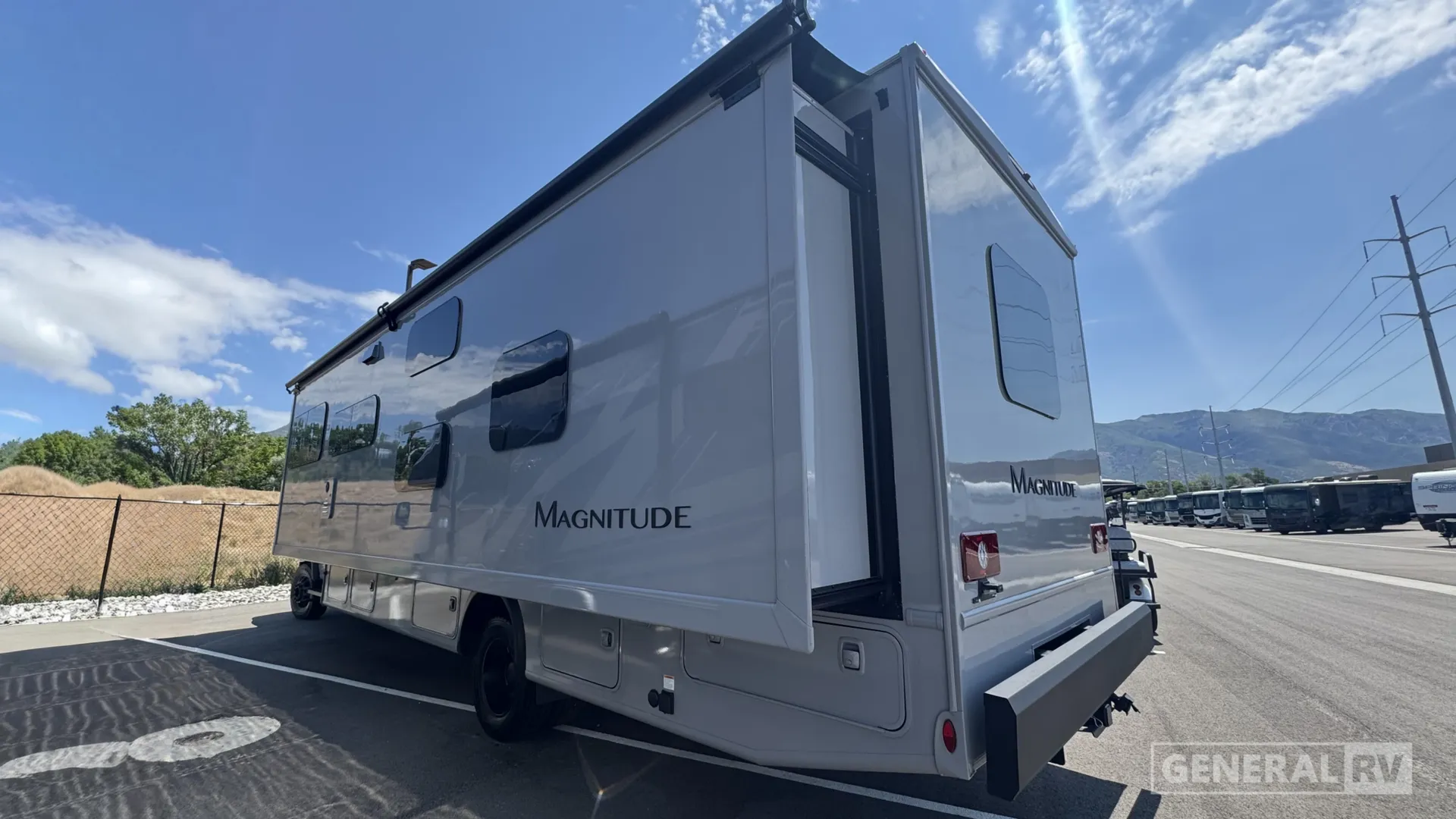 2027 Thor Motor Coach Magnitude Grand R36 - Photo 4