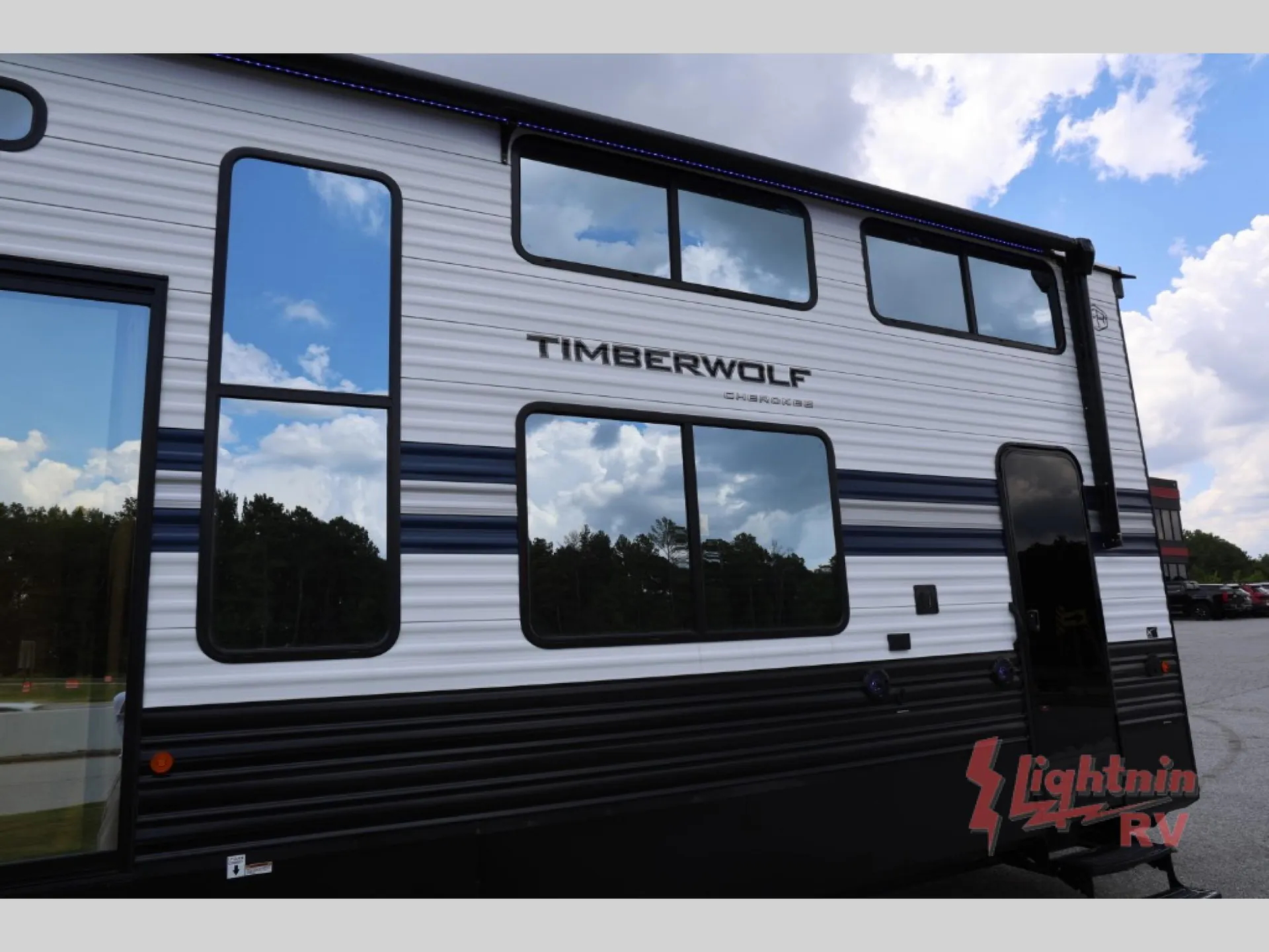 2027 Forest River Cherokee Timberwolf 39JM — Photo 5