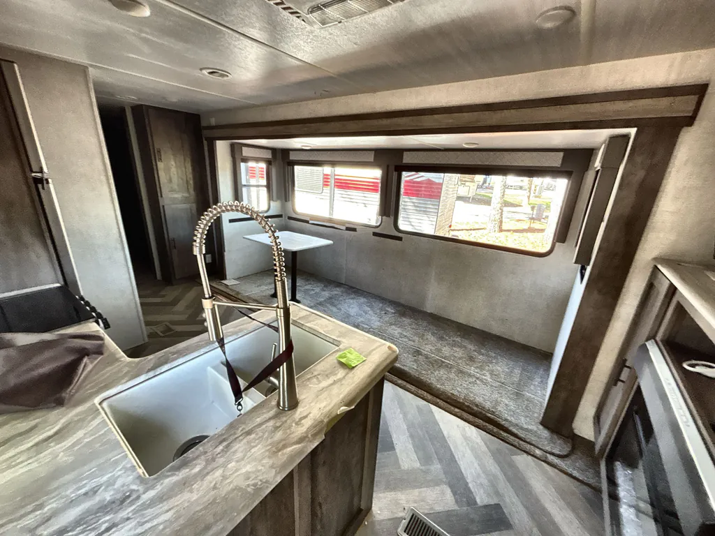 2021 Forest River Wildwood 31KQBTS, Photos photo 2