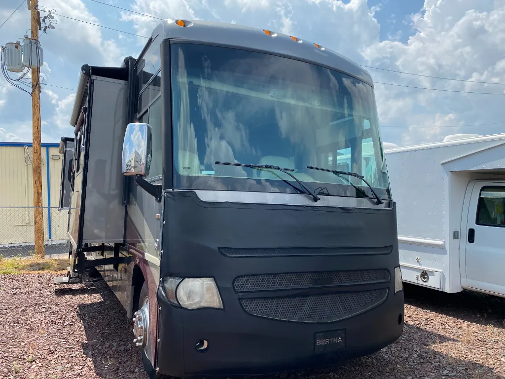 2014 Winnebago Adventurer 37F - Photo 3