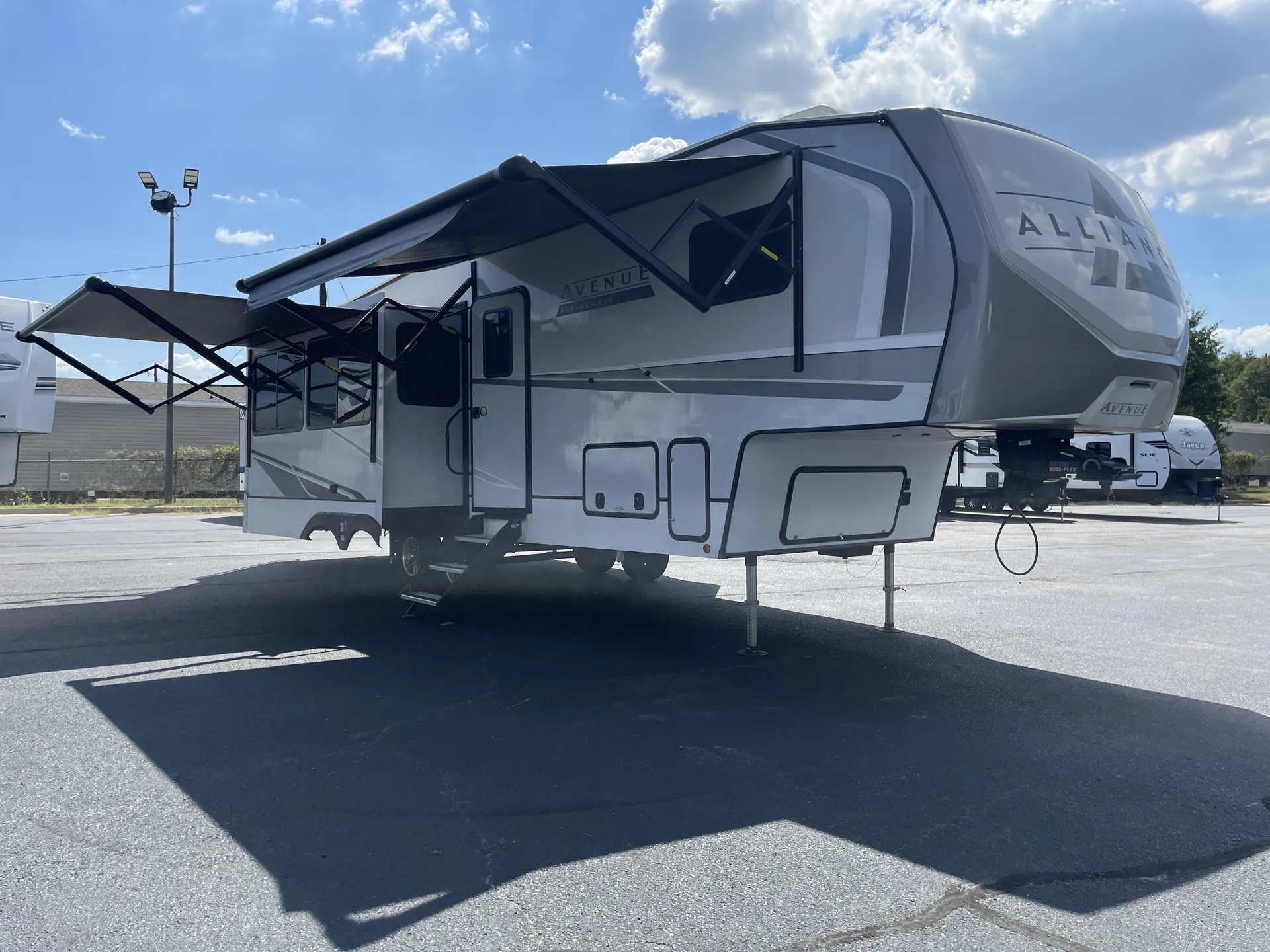 2024 Alliance RV Avenue 29RL - Photo 2