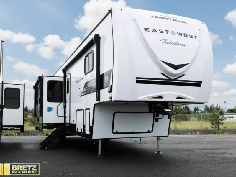 2026 East to West Tandara 387BH - Photo 3