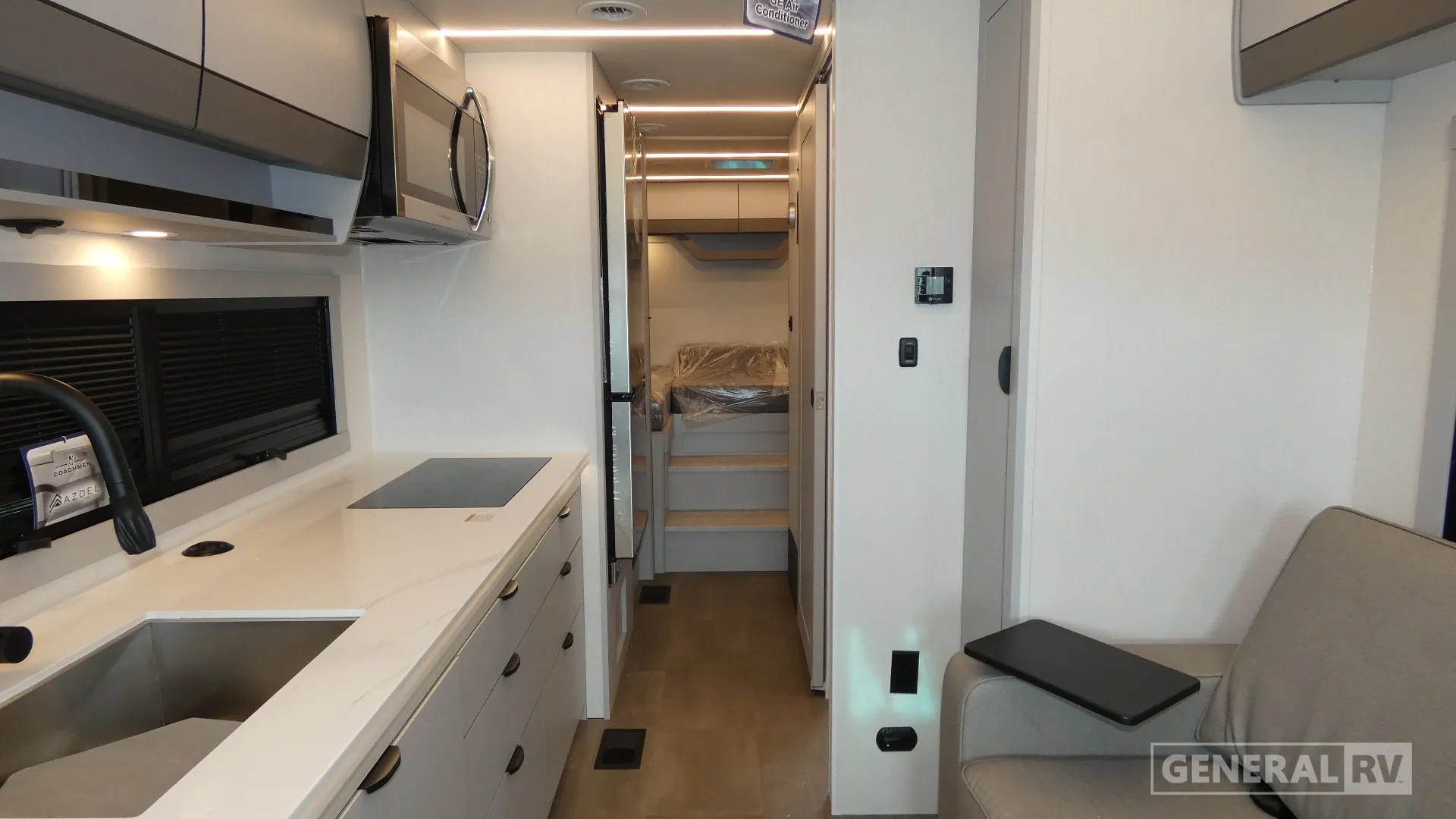 2026 Coachmen Euro 25LE - Photo 3