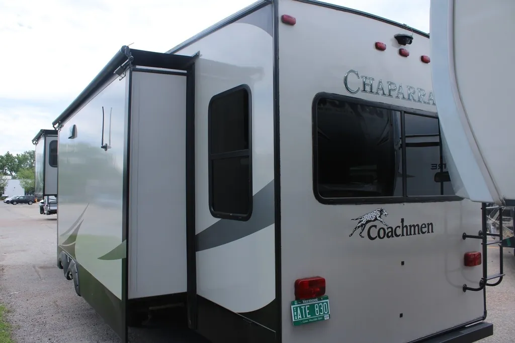 2018 Coachmen Chaparral 336TSIK - Photo 4