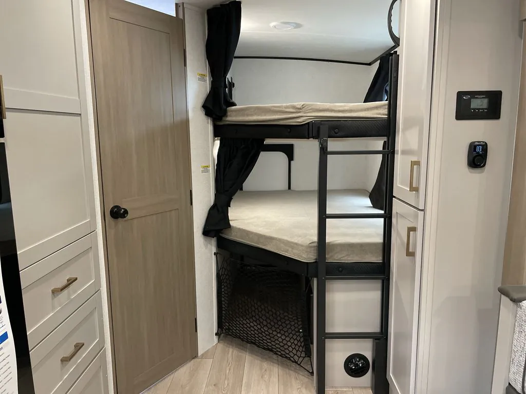 2027 Jayco Jay Feather 29BHB, Photos photo 18