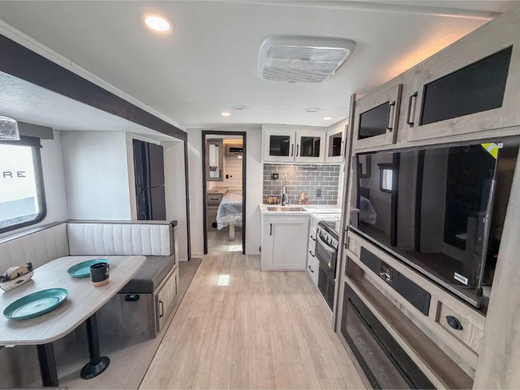 2026 Forest River Solaire 2430BHS, Photos photo 4