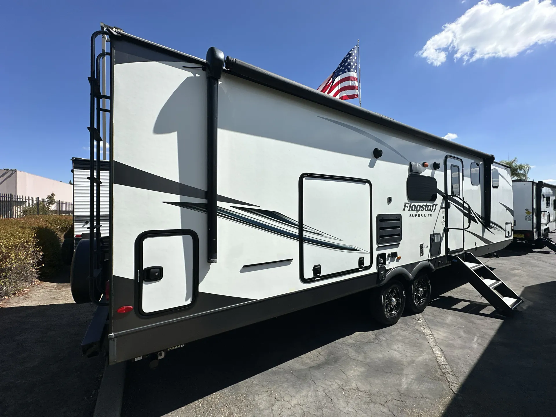 2022 Forest River Flagstaff Super Lite 29RBS — campside