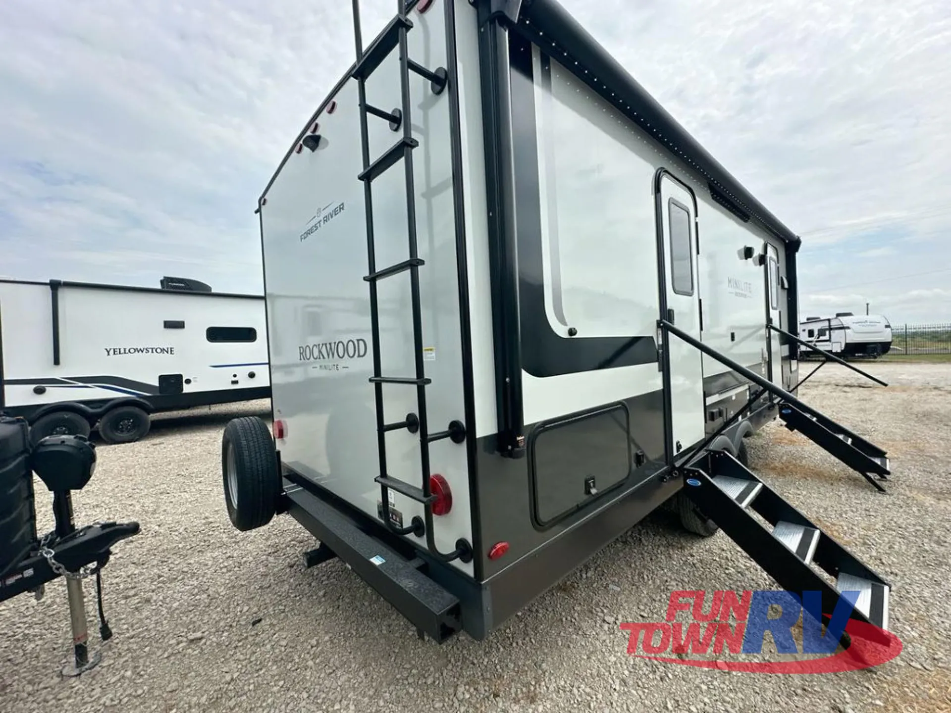 2026 Forest River Rockwood Mini Lite 2506FK — Photo 5