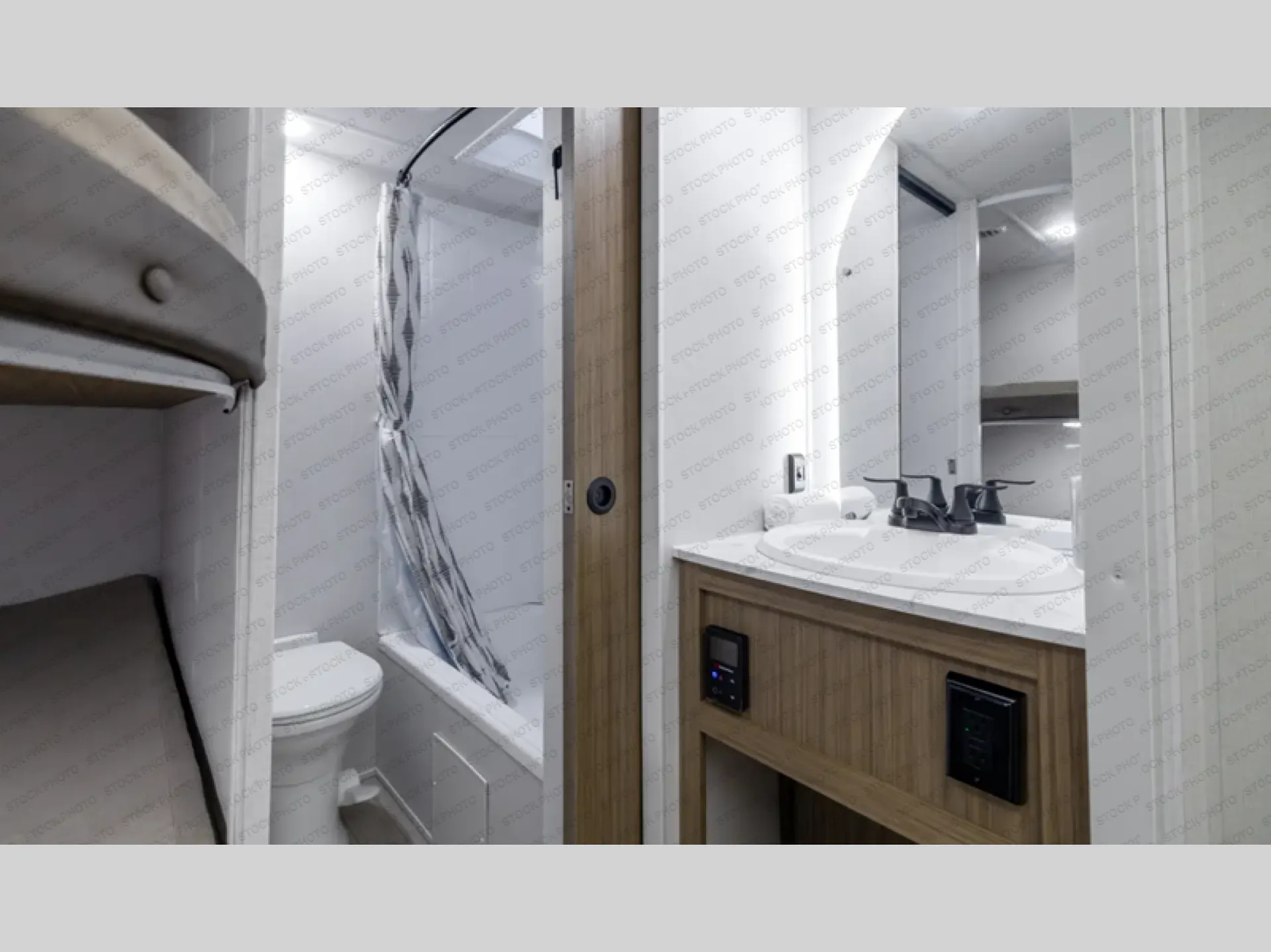 2026 Forest River Wildwood X-Lite 26ICE — Photo 6