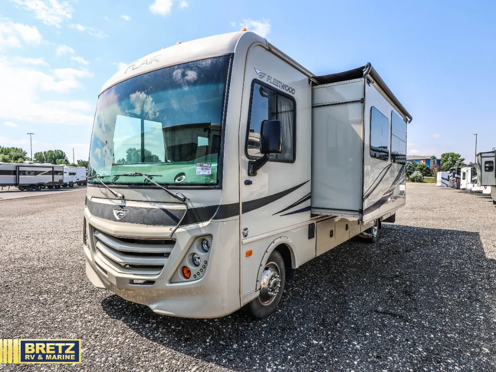 2017 Fleetwood Flair LXE 31W - Photo 3
