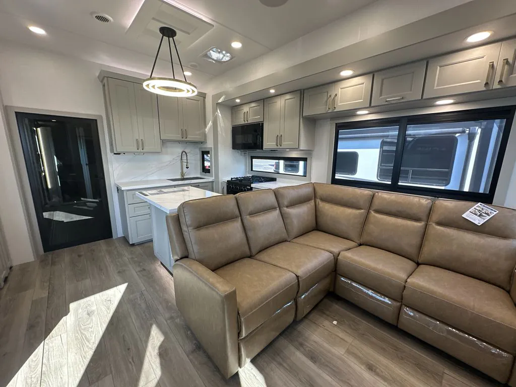 2026 Brinkley Model G 3950, Photos photo 2
