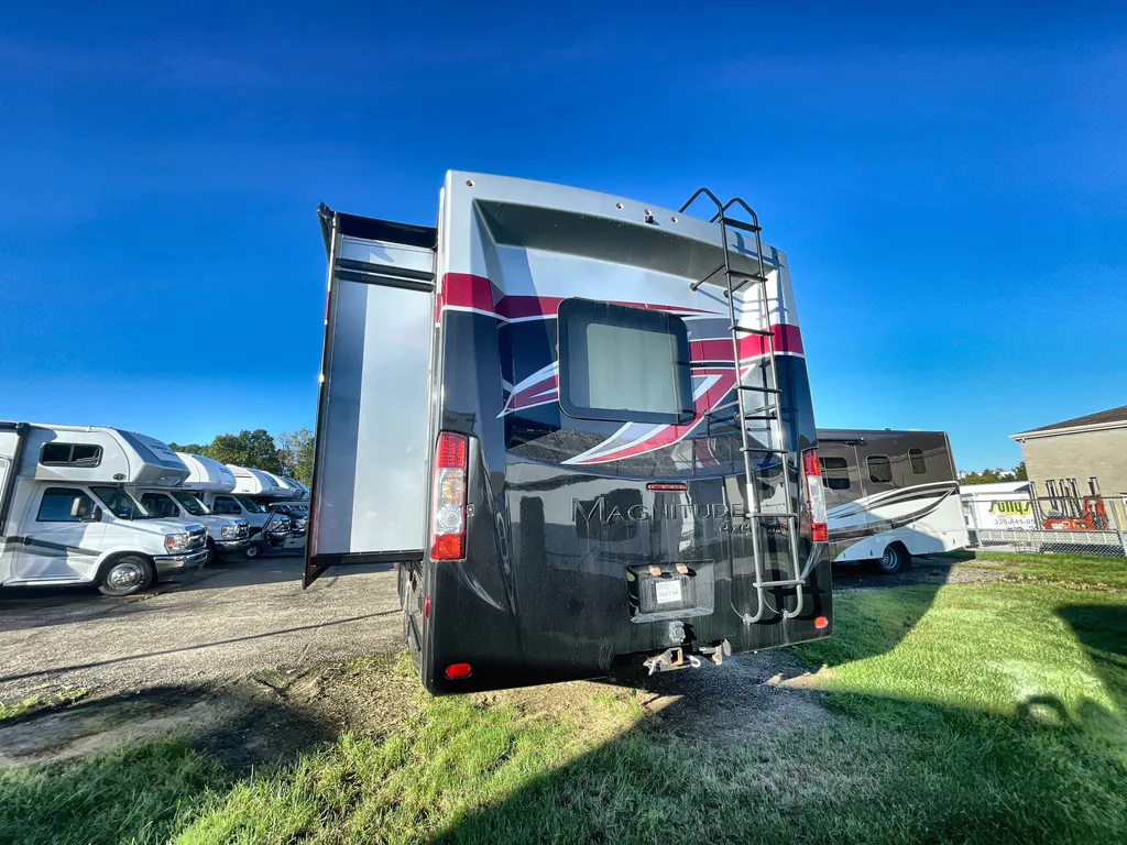 2024 Thor Motor Coach Magnitude RS36, Photos photo 7