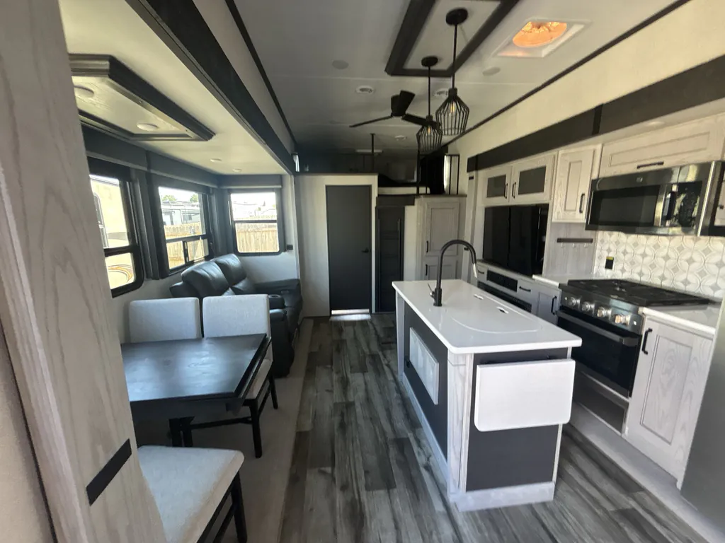 2024 Keystone Montana High Country 381TB, Photos photo 2