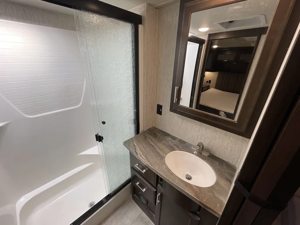 2019 Grand Design Momentum 399TH, Photos photo 18