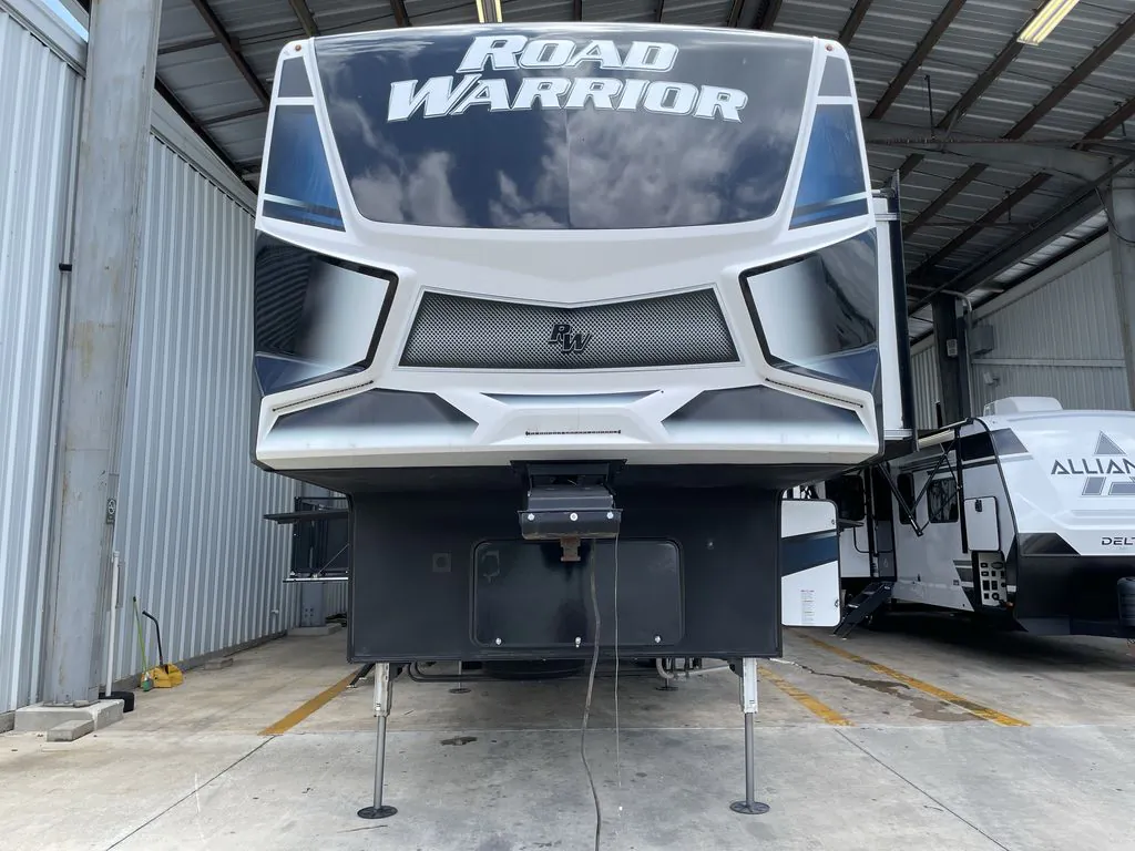 2022 Heartland Road Warrior 4275 - Photo 3