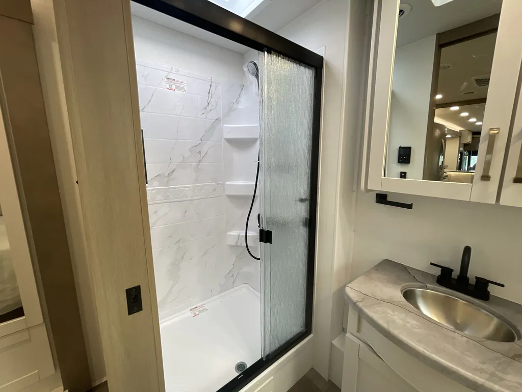 2027 Entegra Coach Vision XL 36C, Photos photo 37