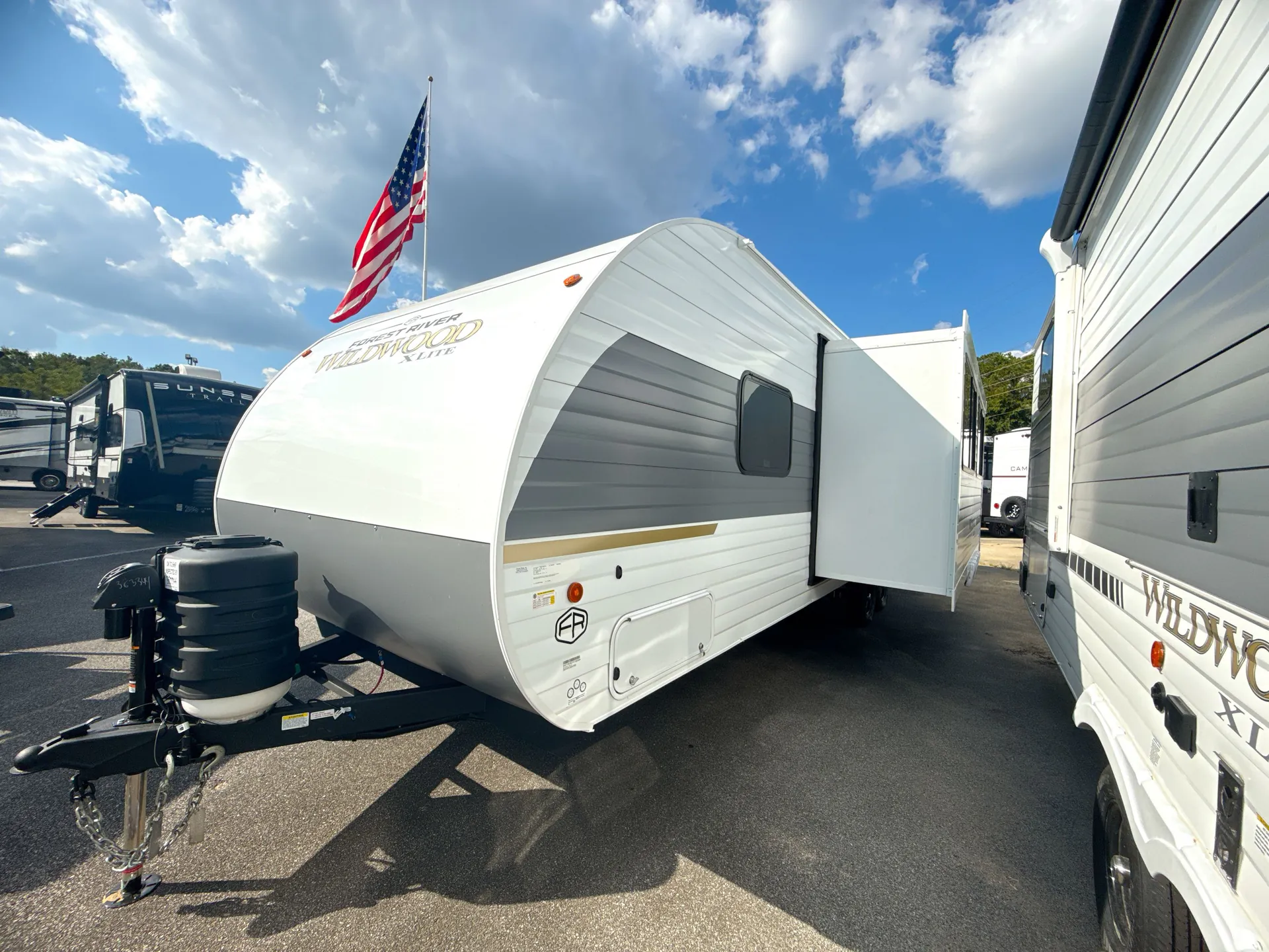 2027 Forest River Wildwood X-Lite 263BHXL — off campside