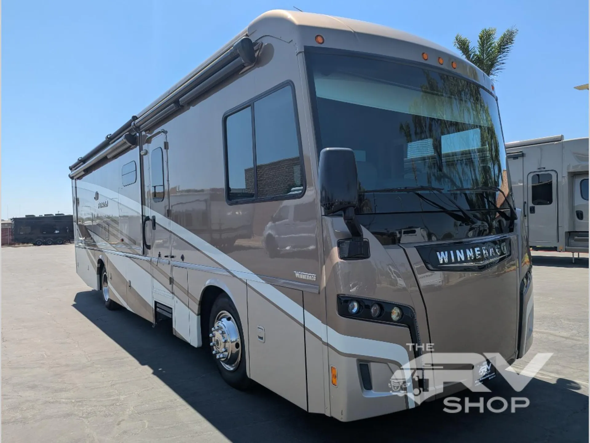 2020 Winnebago Forza 34T - Photo 2
