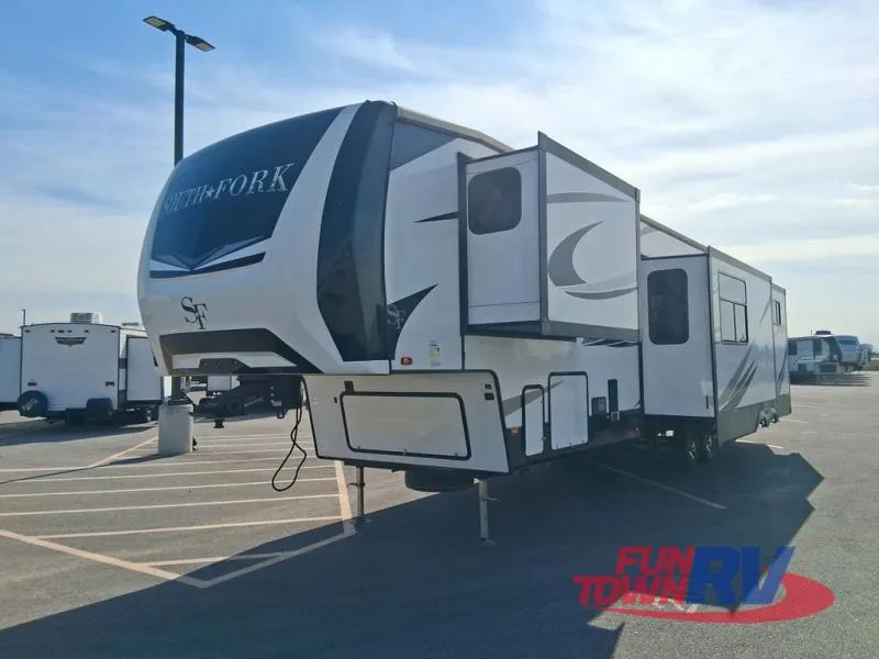 2023 Cruiser South Fork 3850BH - Photo 2