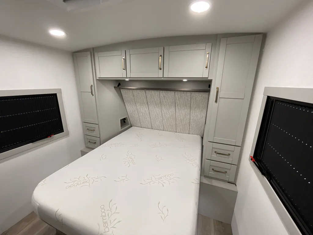 2025 Brinkley Model Z AIR 295, Photos photo 15