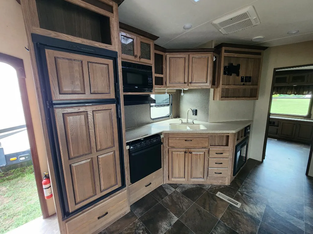 2015 Shasta Phoenix 35BH - Photo 4