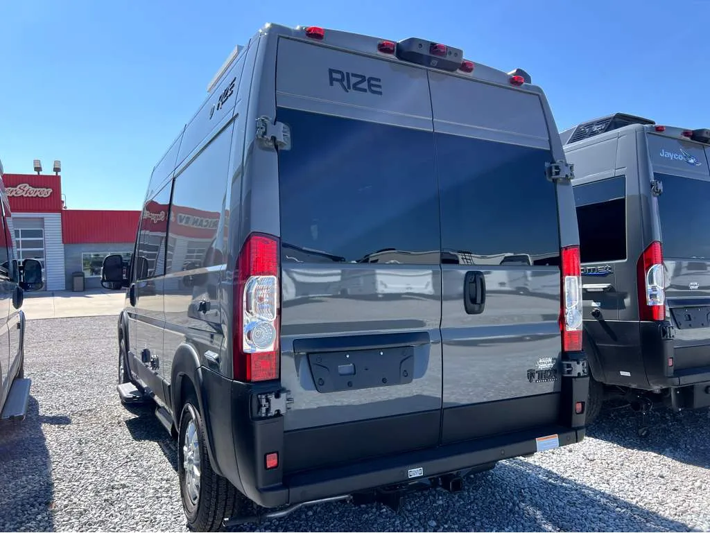2026 Thor Motor Coach Rize 18M - Photo 4