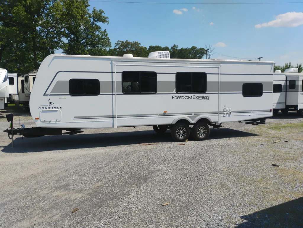 2026 Coachmen Freedom Express Select 30SE, Photos photo 5