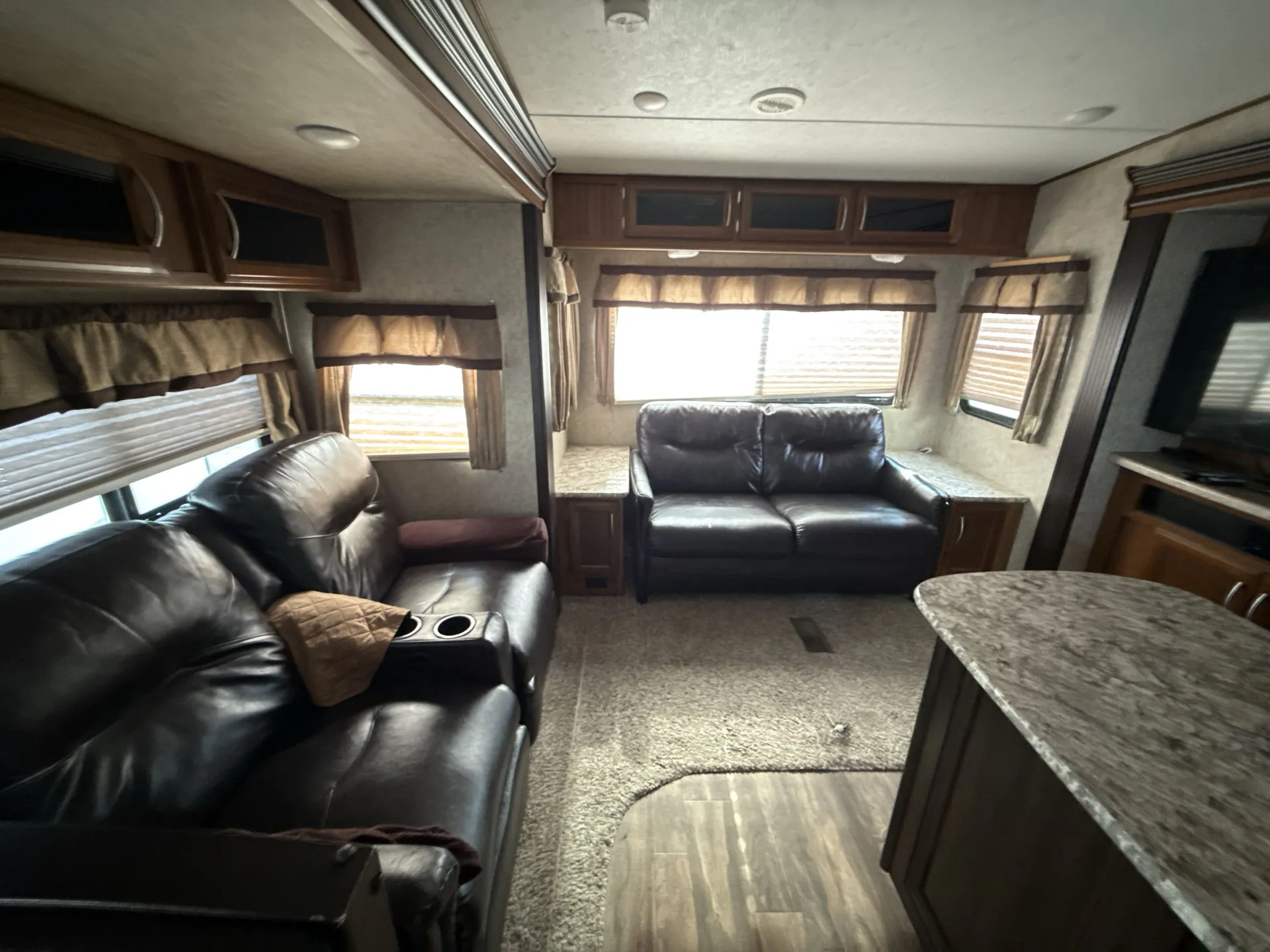 2017 Prime Time Crusader Lite 34MB — living area main