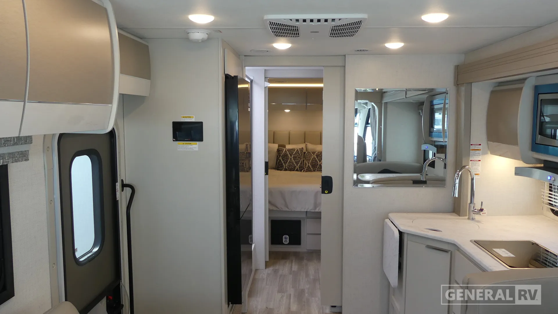 2027 Thor Motor Coach Axis 281 - Photo 3