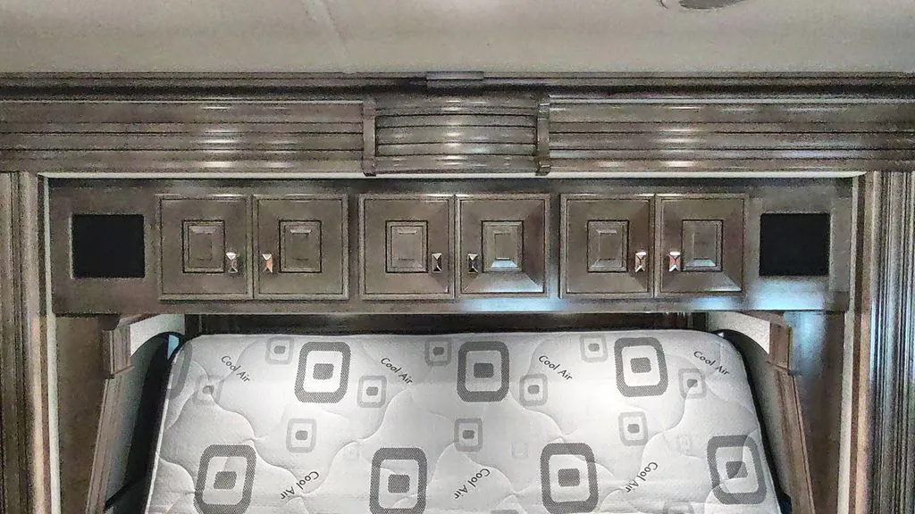 2022 Fleetwood Discovery LXE 36HQ - Photo 4