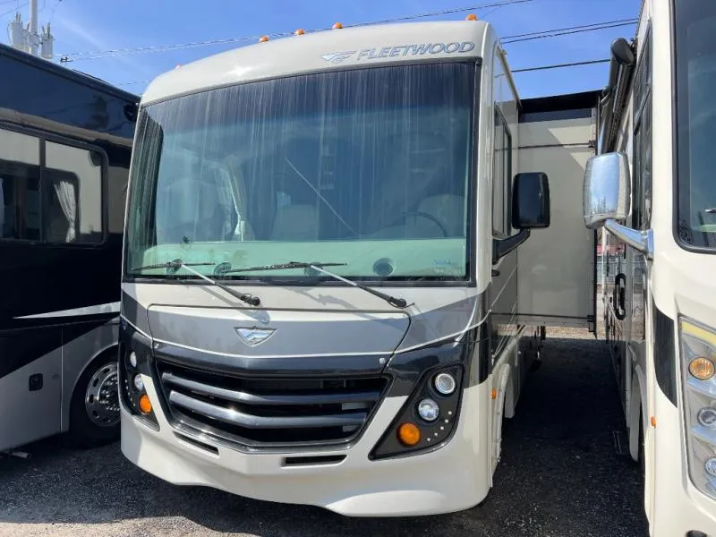 2018 Fleetwood RV Flair LXE 31W - Photo 2