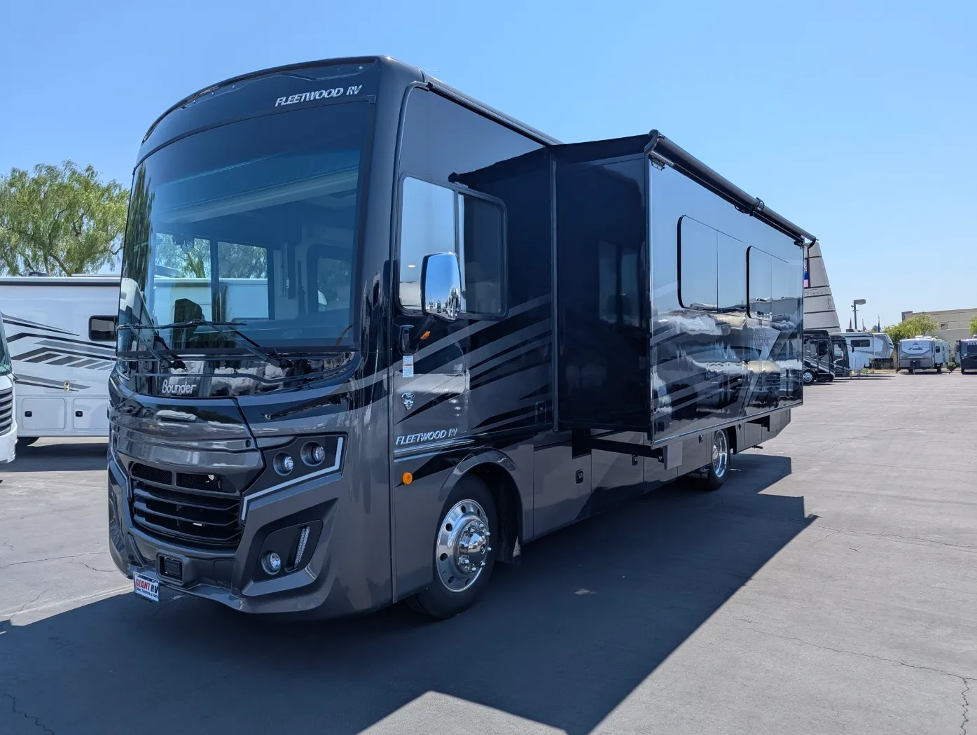 2026 Fleetwood Bounder 33C - Photo 4
