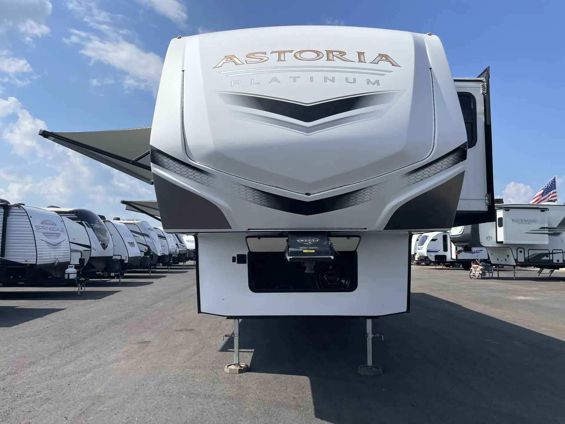 2022 Dutchmen Astoria Platinum 3553MBP — front