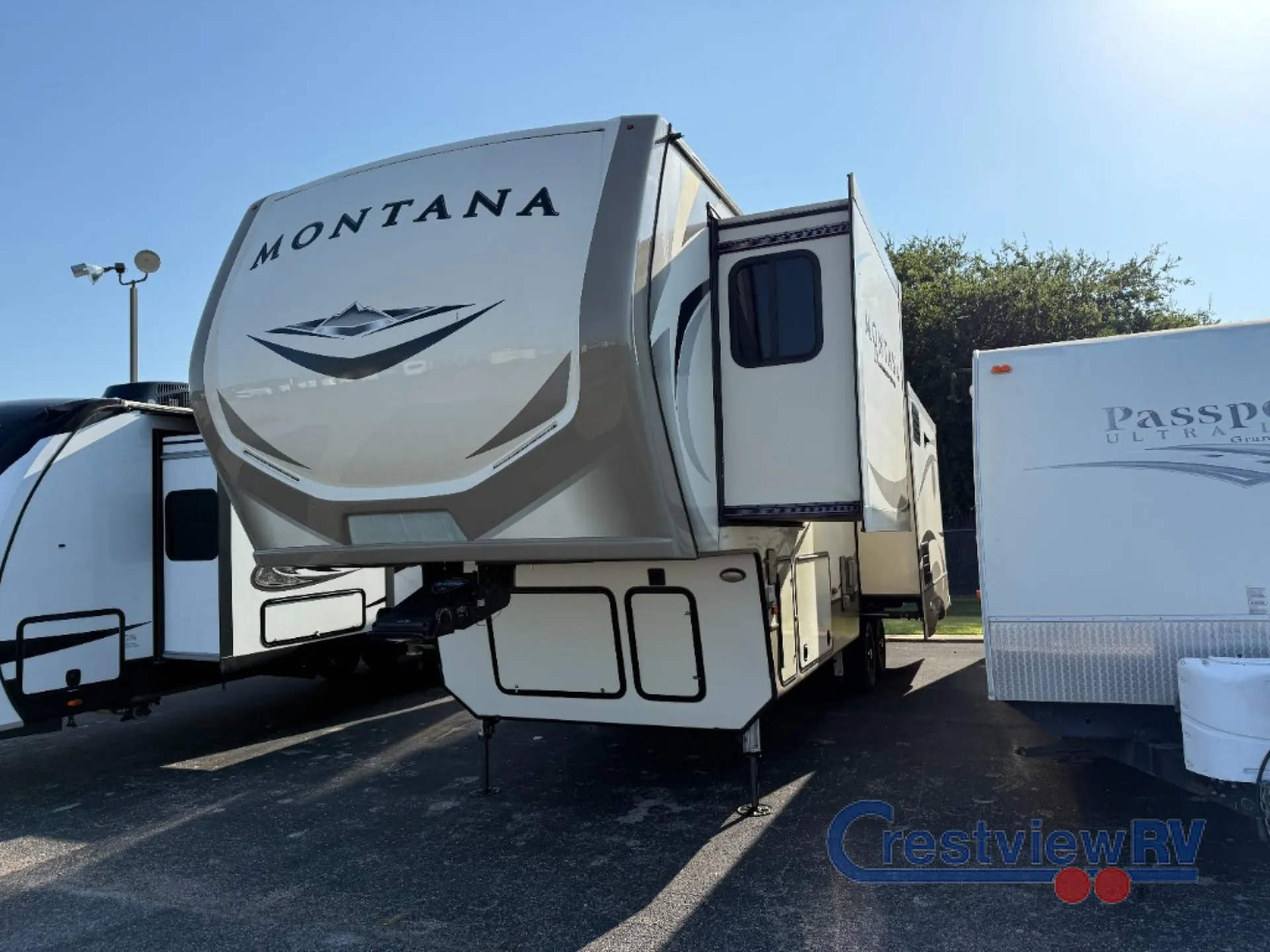 2019 Keystone Montana 3120RL - Photo 3
