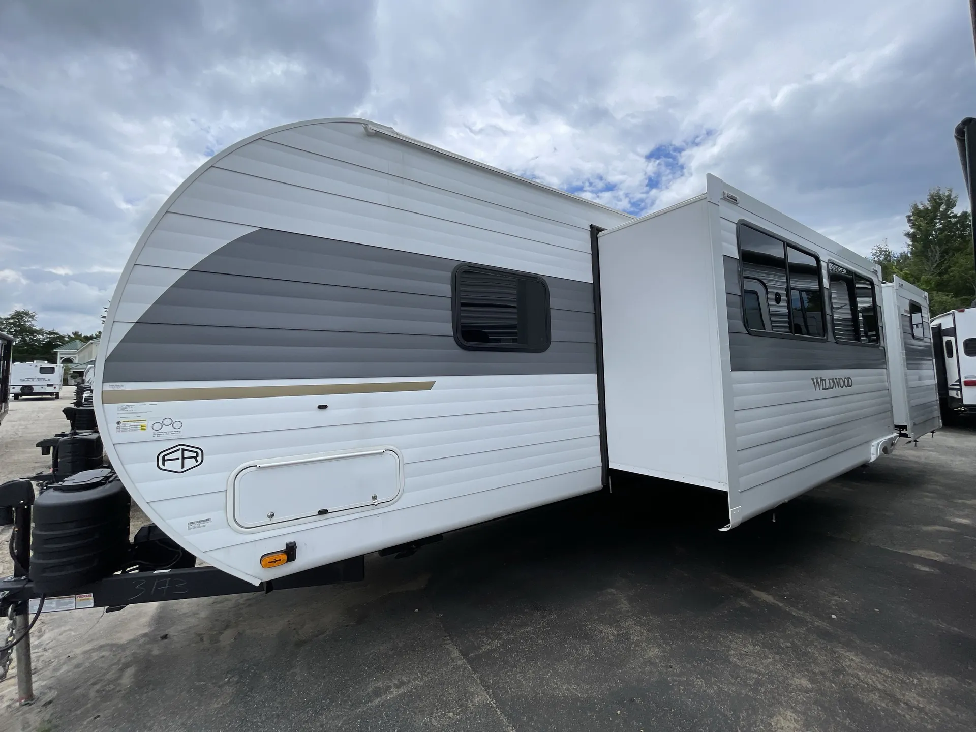 2026 Forest River Wildwood 31KQBTS — off campside