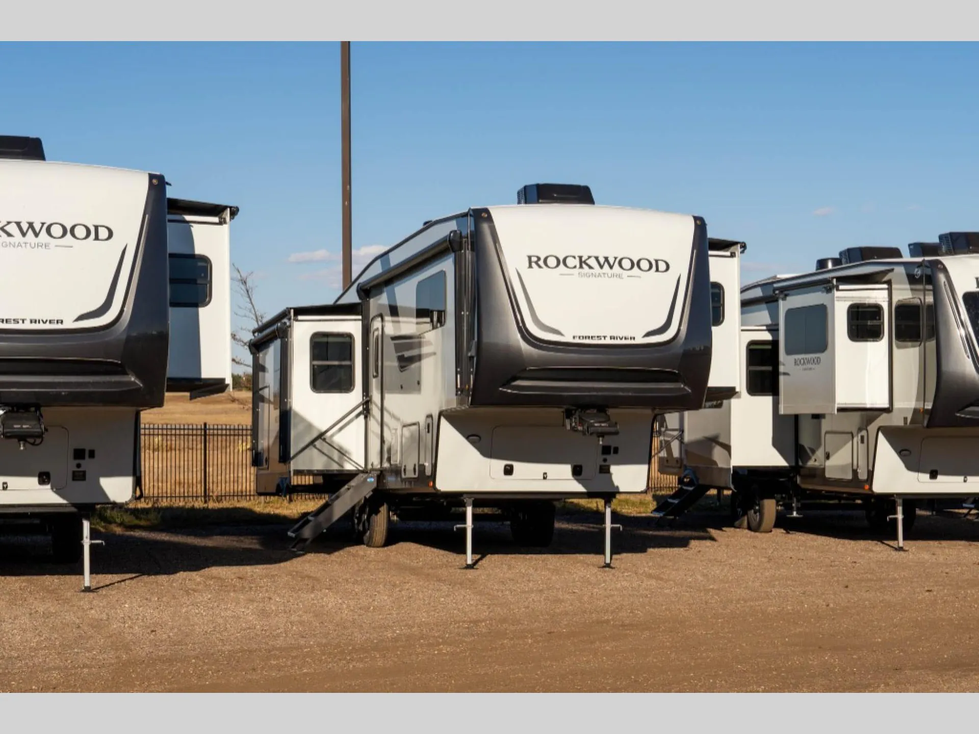 2026 Forest River Rockwood Signature R372RL - Photo 2