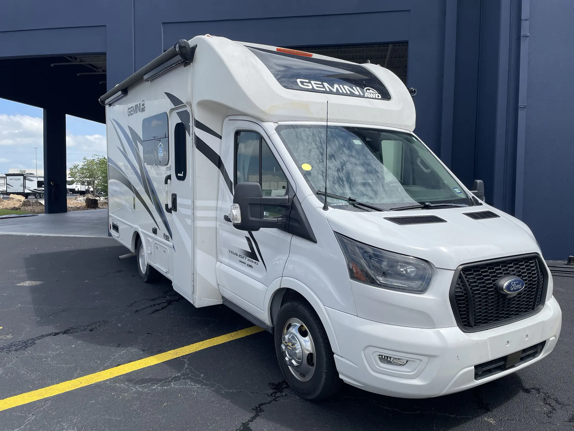 2024 Thor Motor Coach Gemini AWD 23TW - Photo 2